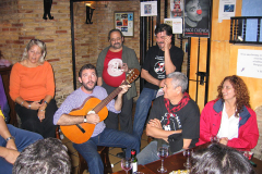 Guitarreando con Los Carabajal en La Campana de los Perdidos 2005