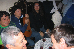 Guitarreando con Los Carabajal en La Cepa Dorada 2005